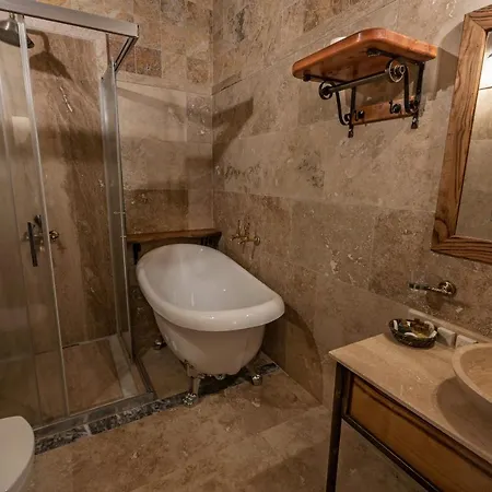 Sarnich Cave Otel *