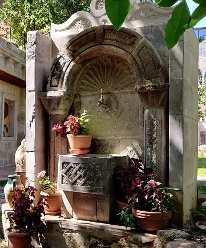 Sarnich Cave 酒店 3*